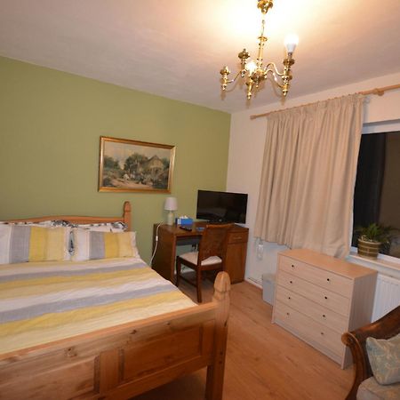 Double Bedroom With View To The Garden Оксфорд Экстерьер фото