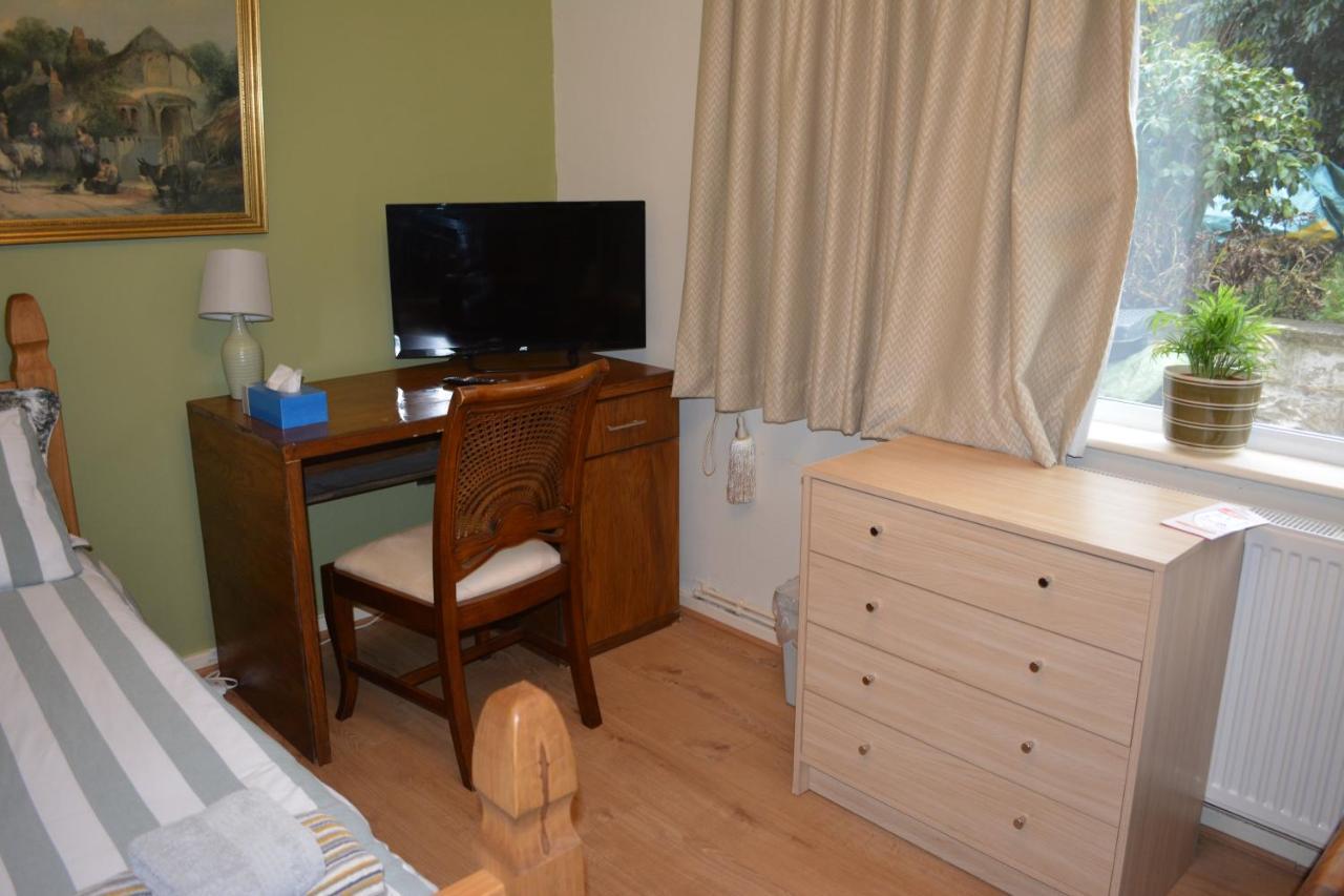 Double Bedroom With View To The Garden Оксфорд Экстерьер фото